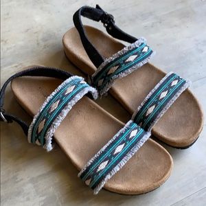 minnetonka aztec sandals size 9